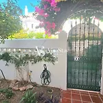 Sea View Townhouse, Pool, Bbq & Workspace - Magnolia توريمولينوس