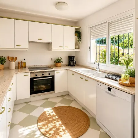 Sea View Townhouse, Pool, Bbq & Workspace - Magnolia