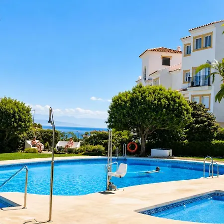 Sea View Townhouse, Pool, Bbq & Workspace - Magnolia * Торремолинос