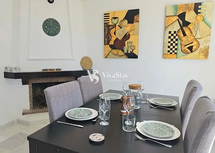 Дом отдыха Torremolinos Sea View Townhouse, Pool, Bbq & Workspace - Magnolia Properties Торремолинос